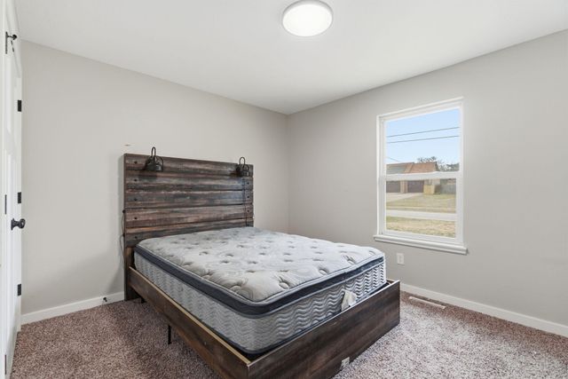 5828 S Kimbrough Avenue, Springfield, MO 65810