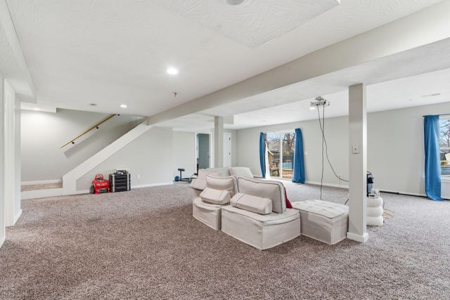 5828 S Kimbrough Avenue, Springfield, MO 65810