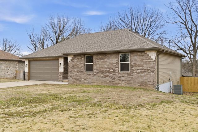 5828 S Kimbrough Avenue, Springfield, MO 65810