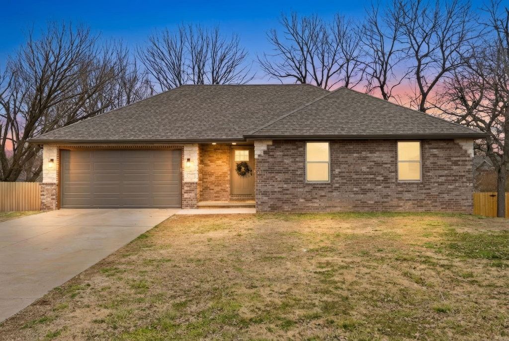 5828 S Kimbrough Avenue, Springfield, MO 65810