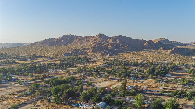 1593 Avenue R, Palmdale, CA 93591