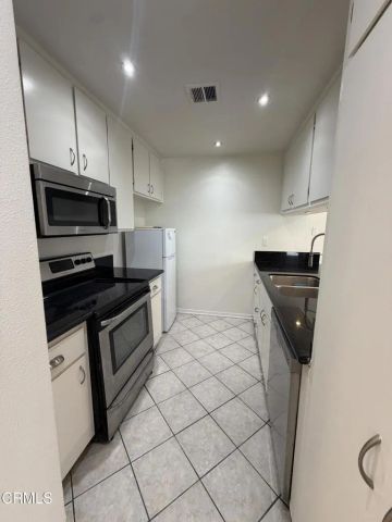 28835 Oakpath Drive, Agoura Hills, CA 91301