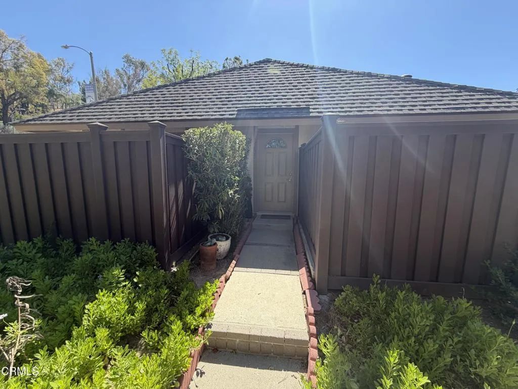 28835 Oakpath Drive, Agoura Hills, CA 91301