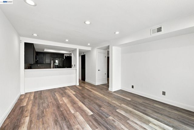 2423 Blackpool Ln, San Leandro, CA 94577