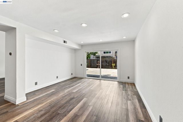 2423 Blackpool Ln, San Leandro, CA 94577