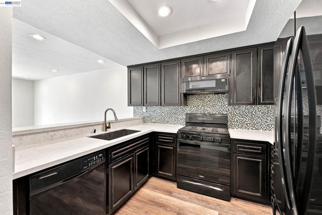 2423 Blackpool Ln, San Leandro, CA 94577