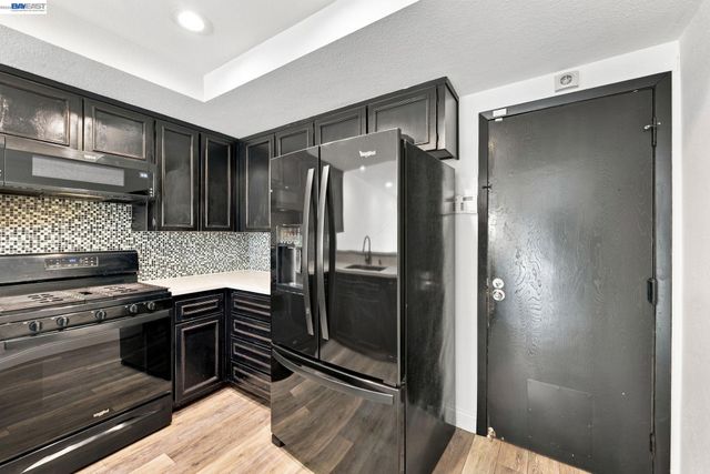 2423 Blackpool Ln, San Leandro, CA 94577
