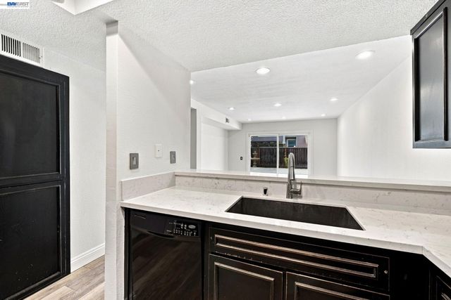 2423 Blackpool Ln, San Leandro, CA 94577