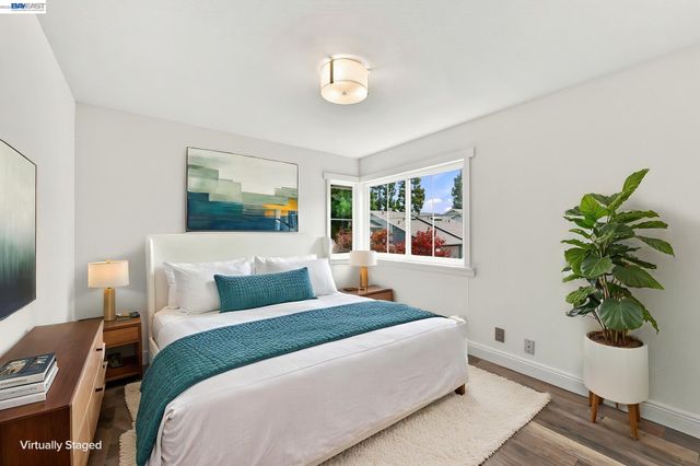 2423 Blackpool Ln, San Leandro, CA 94577