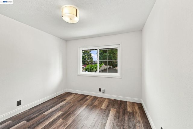 2423 Blackpool Ln, San Leandro, CA 94577