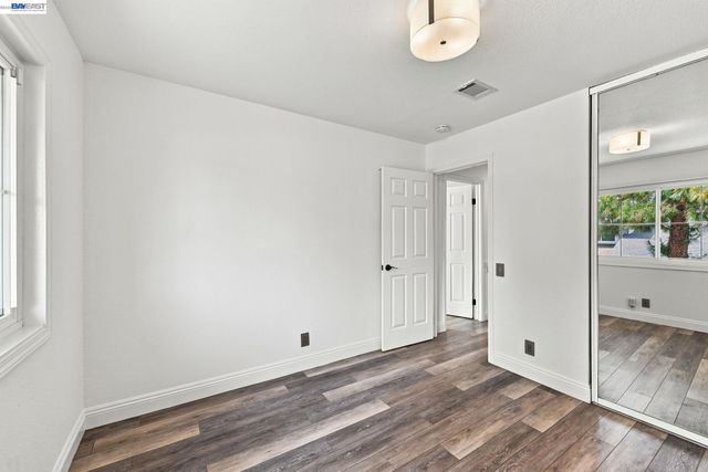 2423 Blackpool Ln, San Leandro, CA 94577