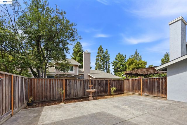 2423 Blackpool Ln, San Leandro, CA 94577
