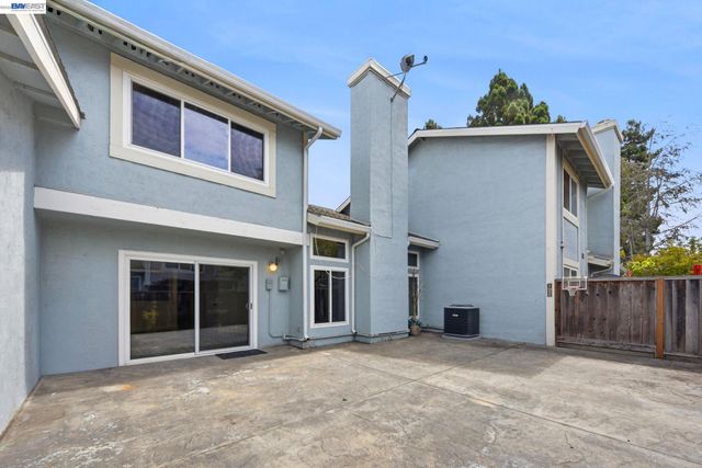 2423 Blackpool Ln, San Leandro, CA 94577