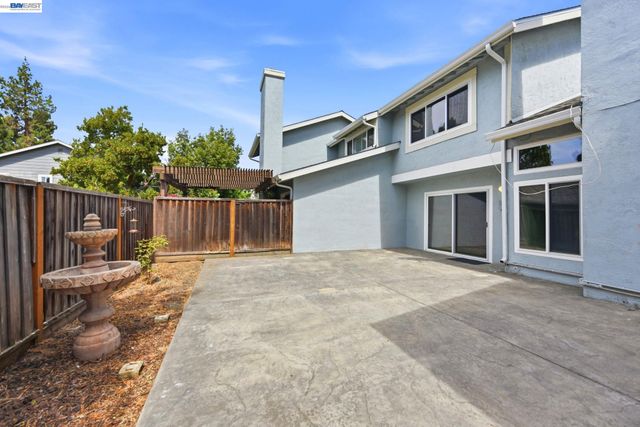 2423 Blackpool Ln, San Leandro, CA 94577