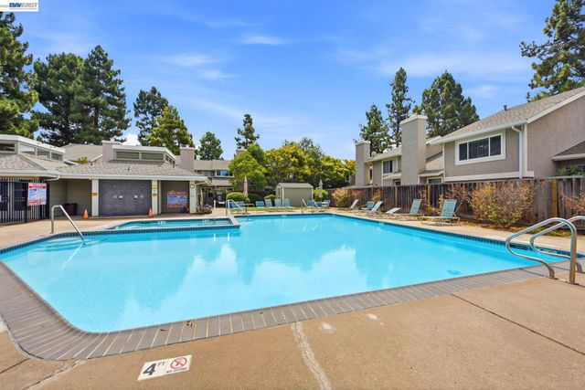 2423 Blackpool Ln, San Leandro, CA 94577