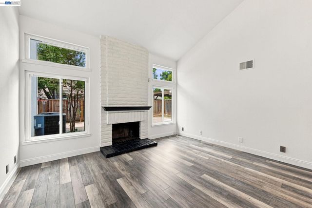 2423 Blackpool Ln, San Leandro, CA 94577