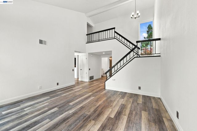 2423 Blackpool Ln, San Leandro, CA 94577