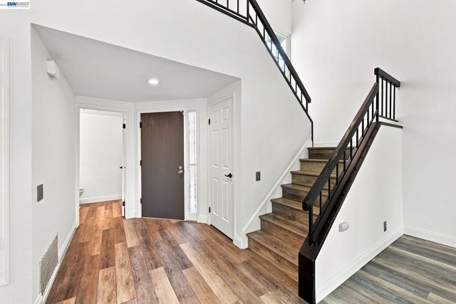 2423 Blackpool Ln, San Leandro, CA 94577