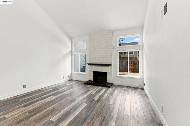 2423 Blackpool Ln, San Leandro, CA 94577