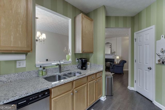 6245 Shoreview Circle, Flowery Branch, GA 30542