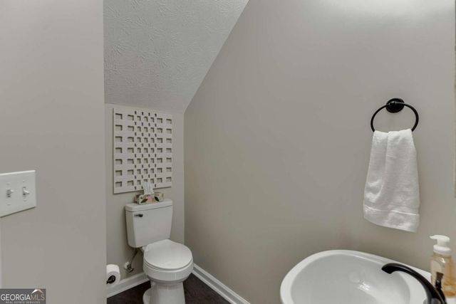 6245 Shoreview Circle, Flowery Branch, GA 30542