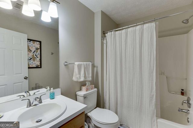 6245 Shoreview Circle, Flowery Branch, GA 30542