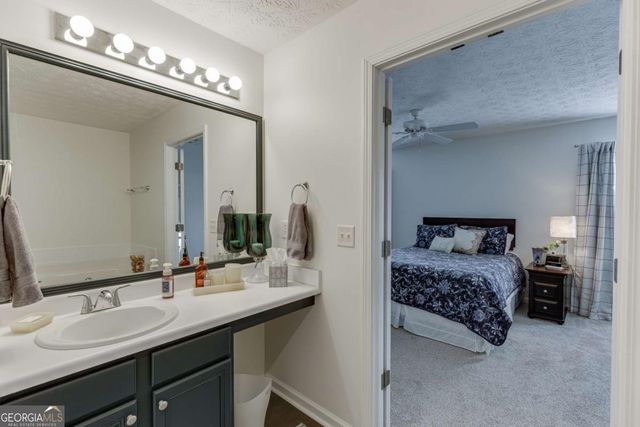 6245 Shoreview Circle, Flowery Branch, GA 30542