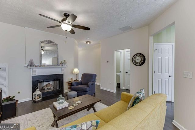 6245 Shoreview Circle, Flowery Branch, GA 30542