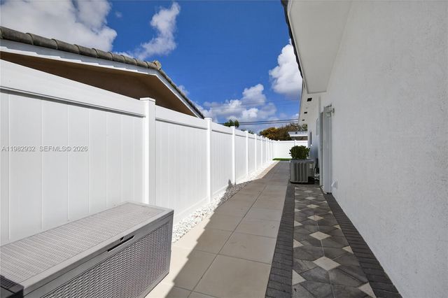 2161 NE 62nd Ct, Fort Lauderdale, FL 33308