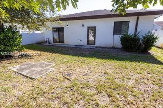 5743 SW 18th St, West Park, FL 33023