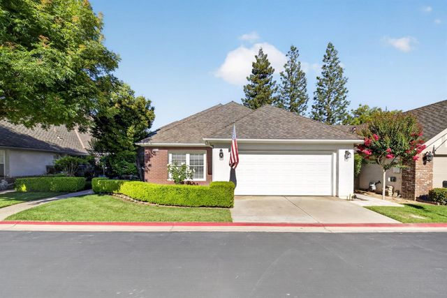 6652 N Seedlescombe Drive, Fresno, CA 93711