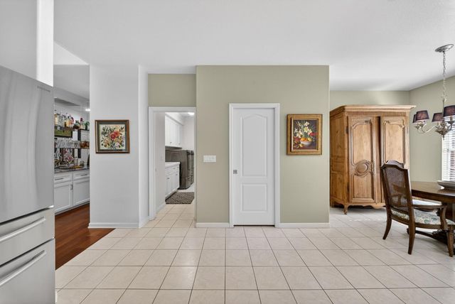 6652 N Seedlescombe Drive, Fresno, CA 93711