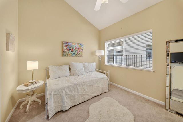 6652 N Seedlescombe Drive, Fresno, CA 93711