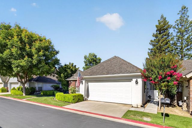 6652 N Seedlescombe Drive, Fresno, CA 93711