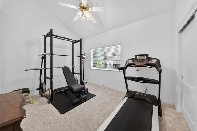 6652 N Seedlescombe Drive, Fresno, CA 93711