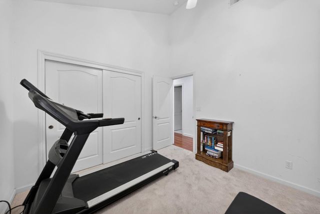 6652 N Seedlescombe Drive, Fresno, CA 93711