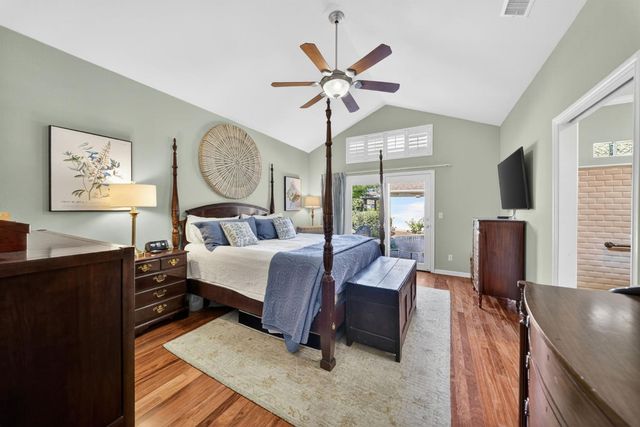 6652 N Seedlescombe Drive, Fresno, CA 93711
