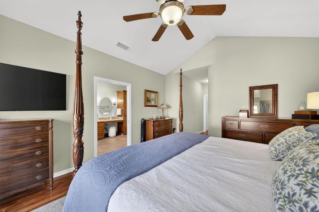 6652 N Seedlescombe Drive, Fresno, CA 93711