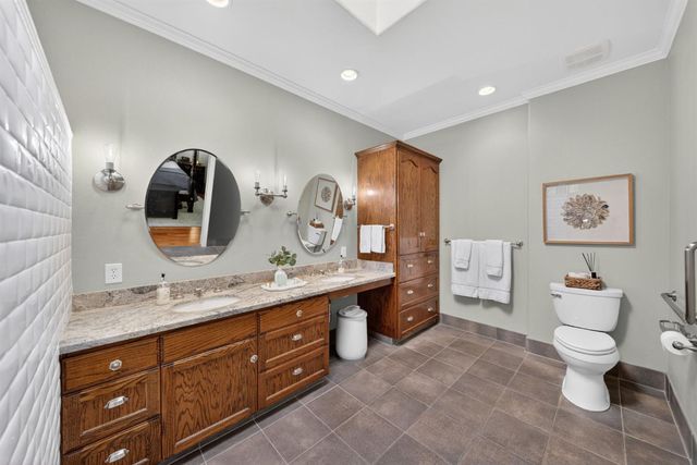 6652 N Seedlescombe Drive, Fresno, CA 93711