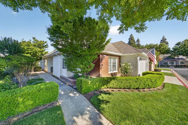 6652 N Seedlescombe Drive, Fresno, CA 93711