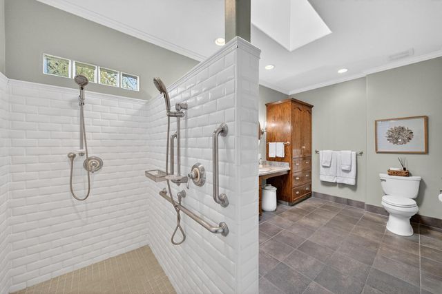 6652 N Seedlescombe Drive, Fresno, CA 93711