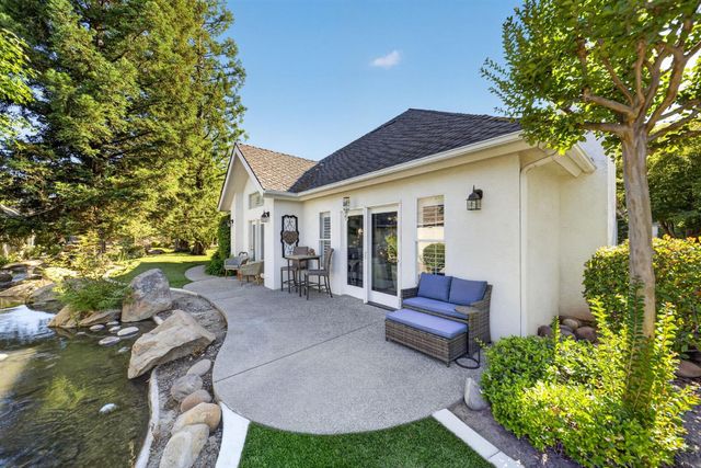 6652 N Seedlescombe Drive, Fresno, CA 93711