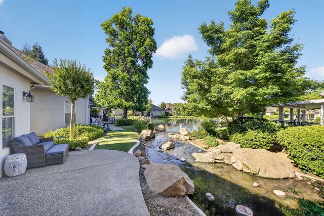 6652 N Seedlescombe Drive, Fresno, CA 93711