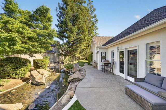 6652 N Seedlescombe Drive, Fresno, CA 93711