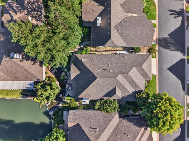 6652 N Seedlescombe Drive, Fresno, CA 93711