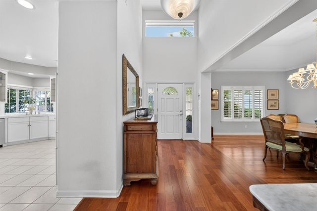 6652 N Seedlescombe Drive, Fresno, CA 93711