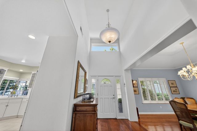 6652 N Seedlescombe Drive, Fresno, CA 93711