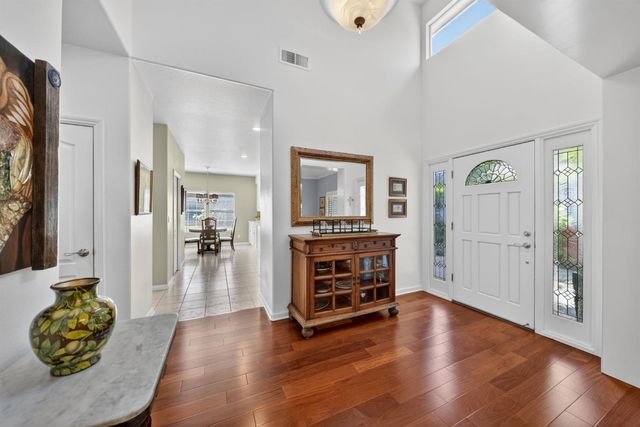 6652 N Seedlescombe Drive, Fresno, CA 93711