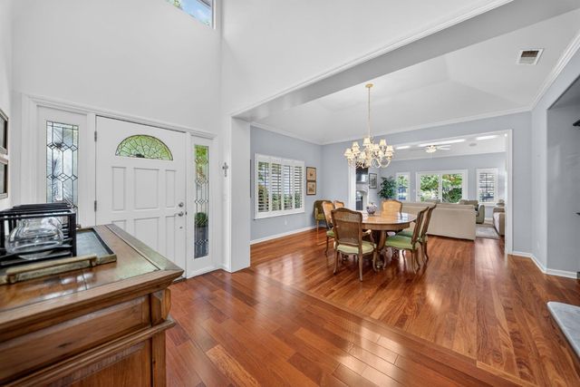 6652 N Seedlescombe Drive, Fresno, CA 93711