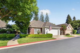 6652 N Seedlescombe Drive, Fresno, CA 93711
